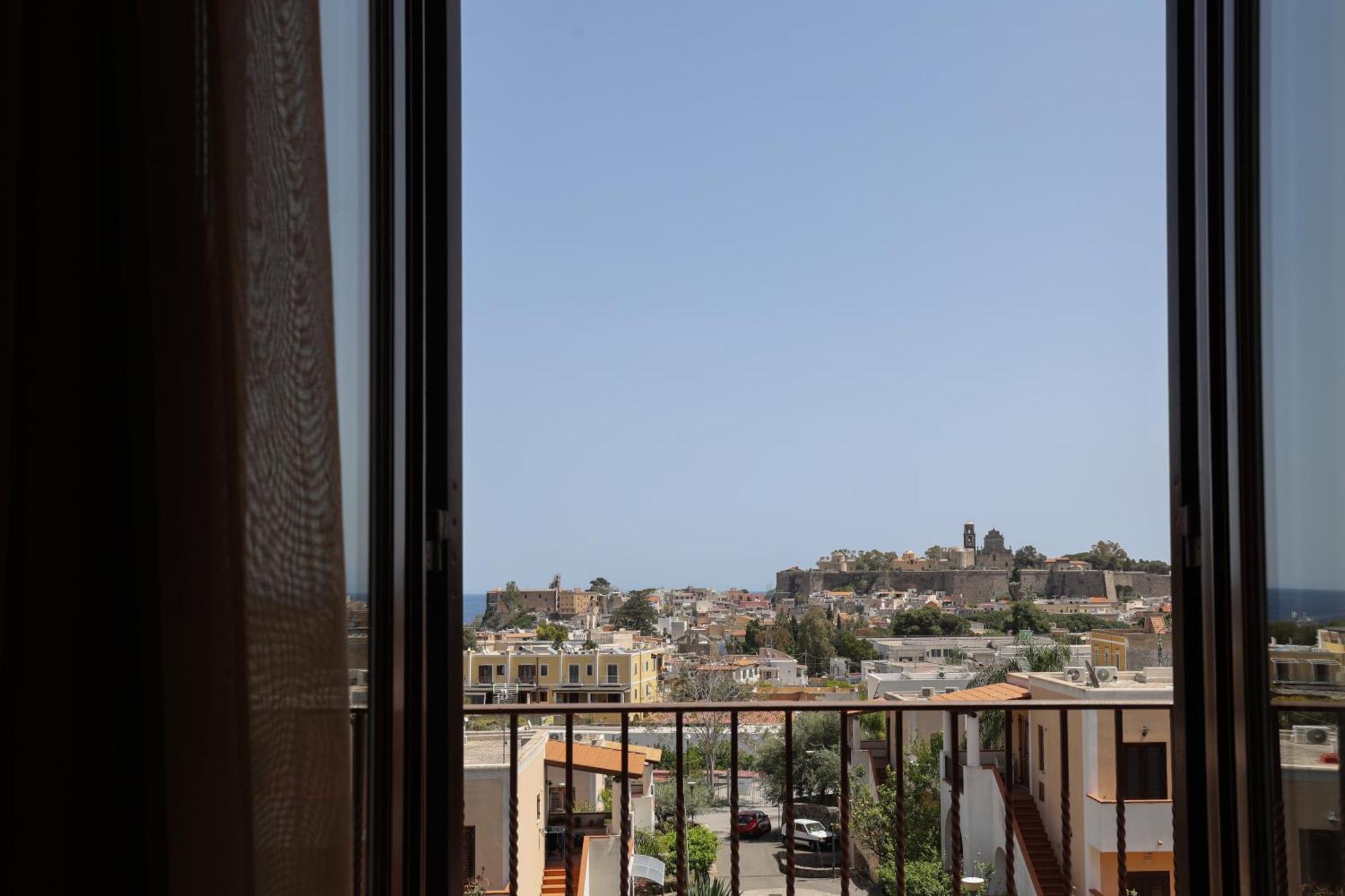ליפארי Hotel Villa Cute - Hvc מראה חיצוני תמונה