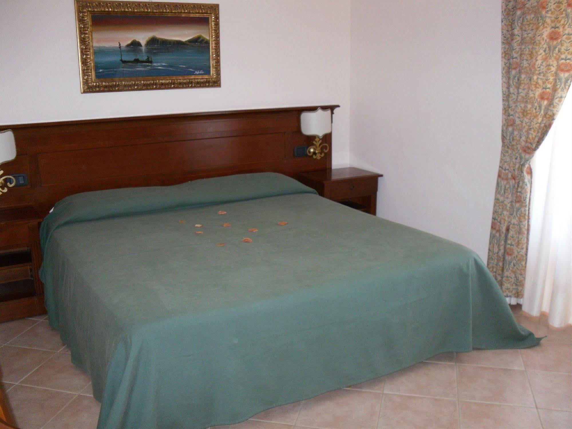 ליפארי Hotel Villa Cute - Hvc מראה חיצוני תמונה