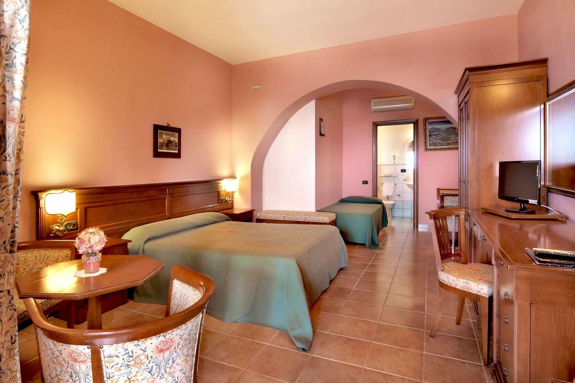 ליפארי Hotel Villa Cute - Hvc מראה חיצוני תמונה